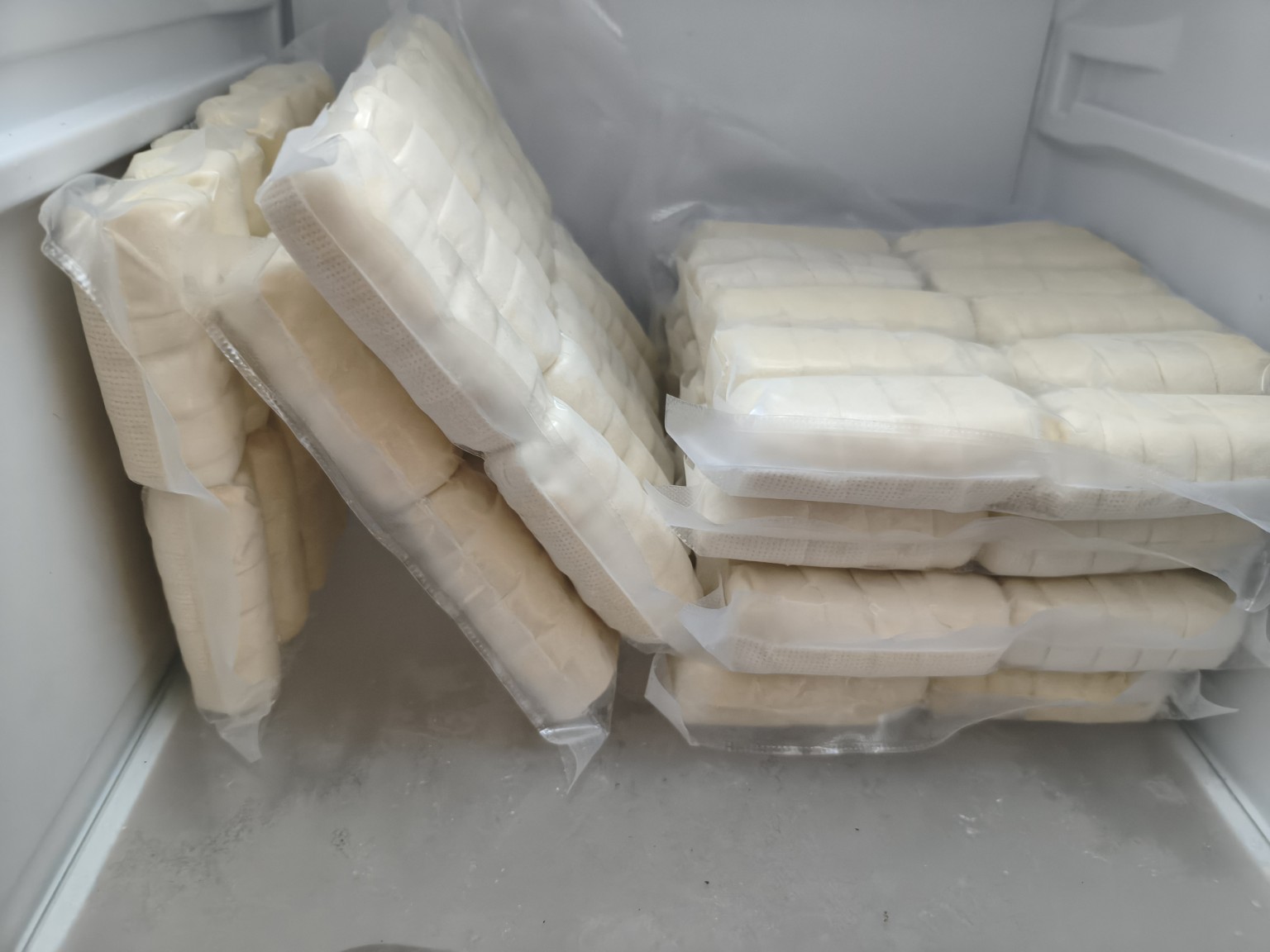 Packs de tequeños congelados sellados al vacío